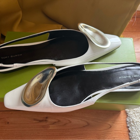 Tory Burch Cloud White Patent Slingback Flats with sculptural metal teardrop - Picture 4 of 5